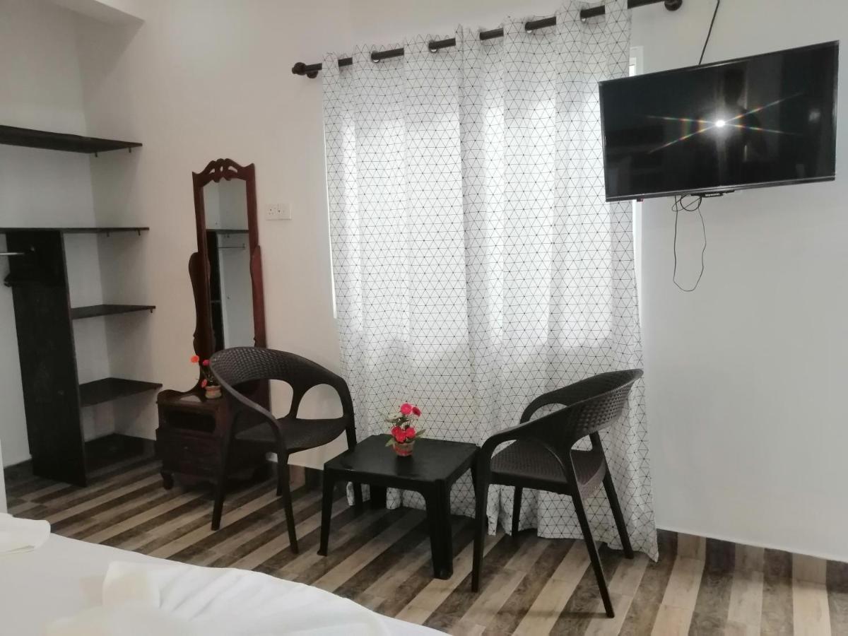 נגומבו Le Petit Hotel & Restaurant מראה חיצוני תמונה