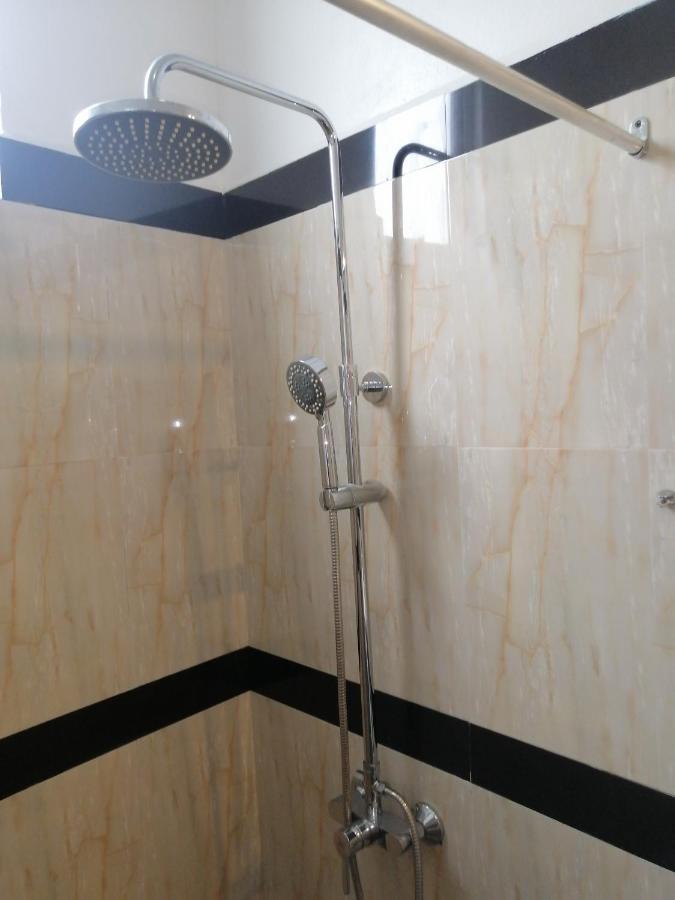 נגומבו Le Petit Hotel & Restaurant מראה חיצוני תמונה
