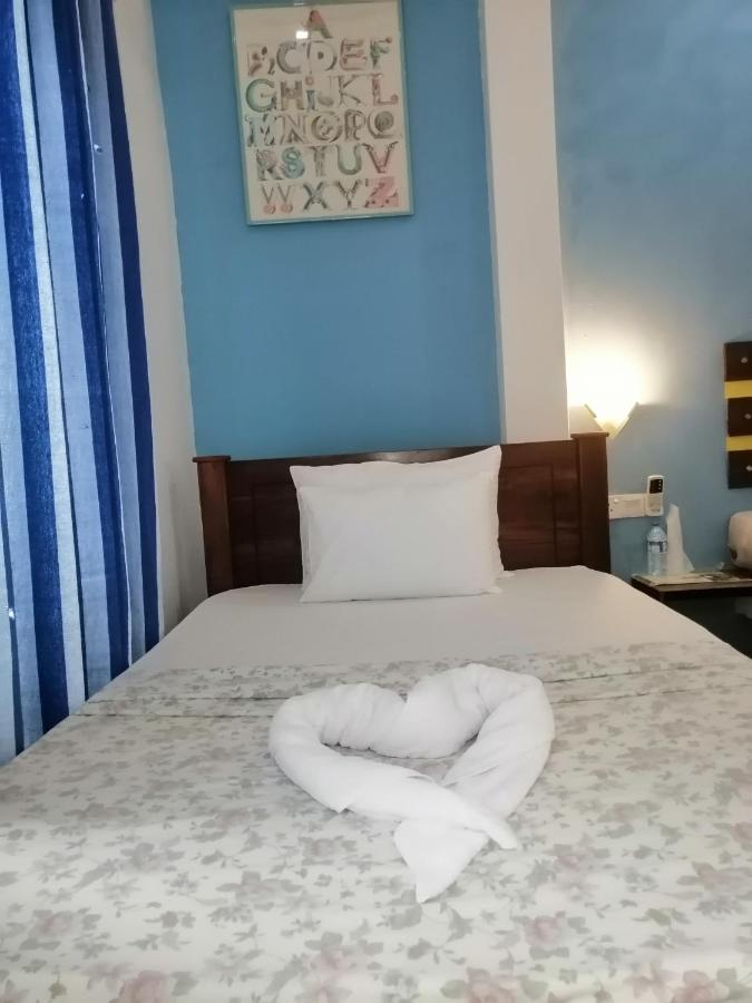 נגומבו Le Petit Hotel & Restaurant מראה חיצוני תמונה