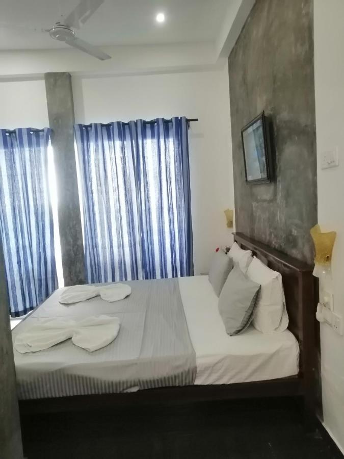 נגומבו Le Petit Hotel & Restaurant מראה חיצוני תמונה