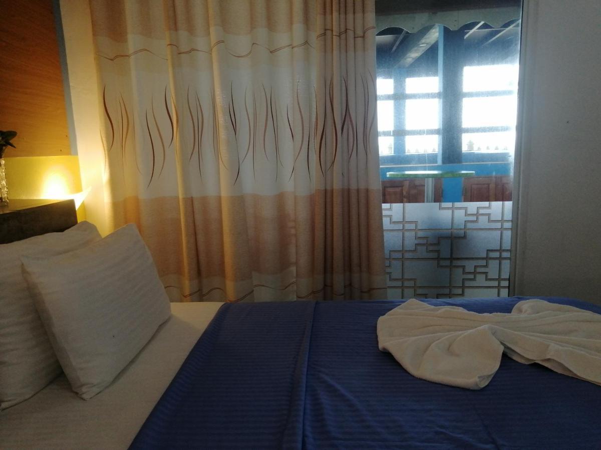 נגומבו Le Petit Hotel & Restaurant מראה חיצוני תמונה