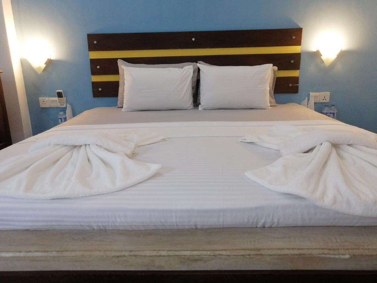 נגומבו Le Petit Hotel & Restaurant מראה חיצוני תמונה