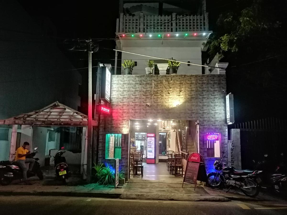 נגומבו Le Petit Hotel & Restaurant מראה חיצוני תמונה