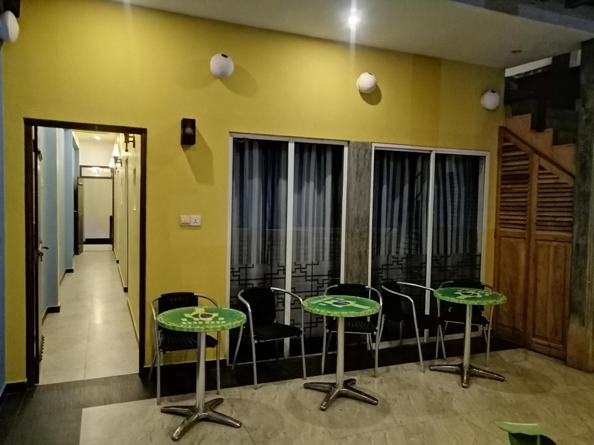 נגומבו Le Petit Hotel & Restaurant מראה חיצוני תמונה