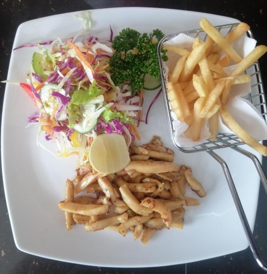 נגומבו Le Petit Hotel & Restaurant מראה חיצוני תמונה