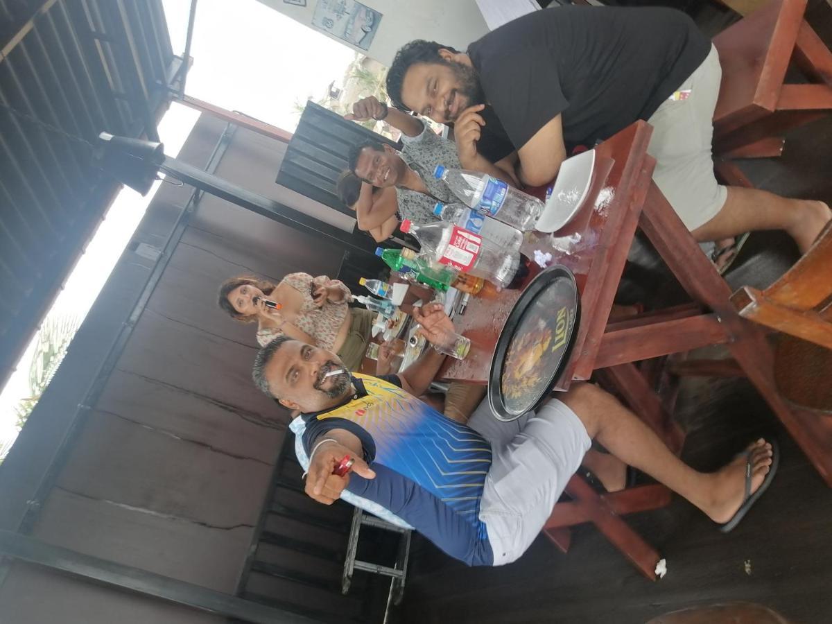 נגומבו Le Petit Hotel & Restaurant מראה חיצוני תמונה